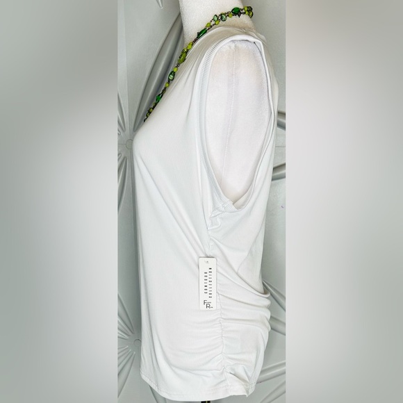 Faded Rose NWT SZ 1X white ribbed scoop neck shell with/ruching on both sides. - Picture 3 of 4